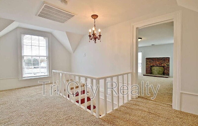 Building Photo - 115 Church Aly