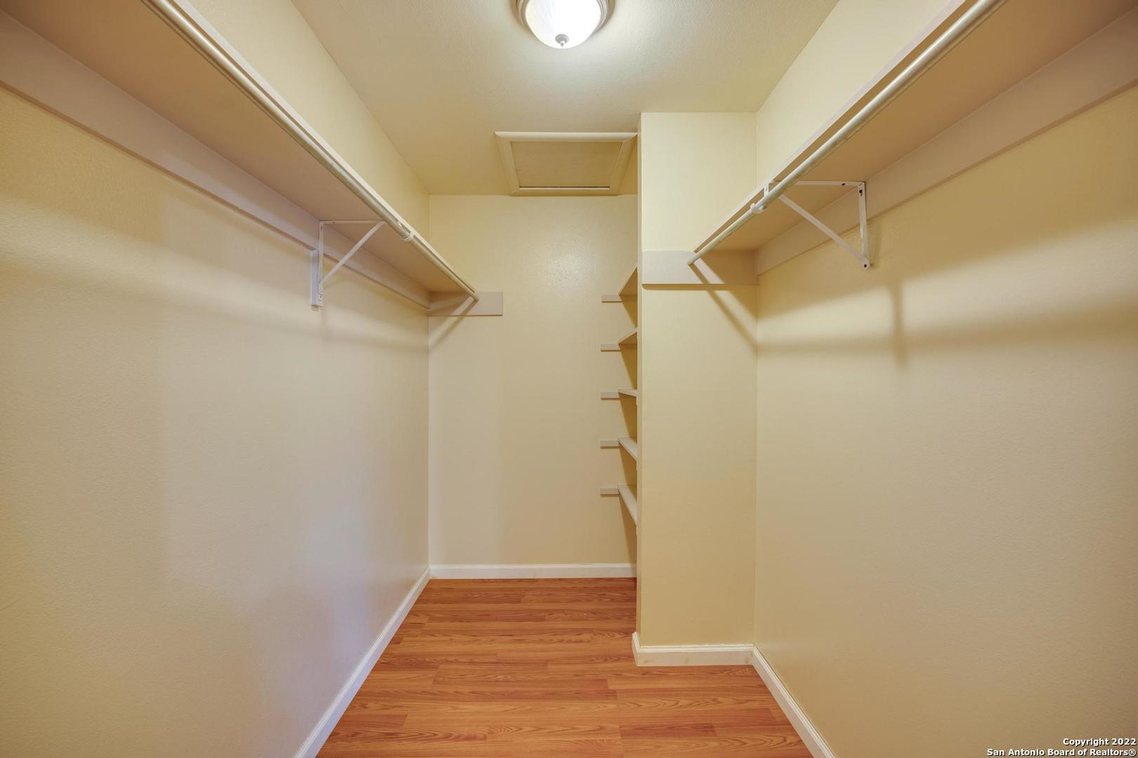 Building Photo - 8702 Village Dr