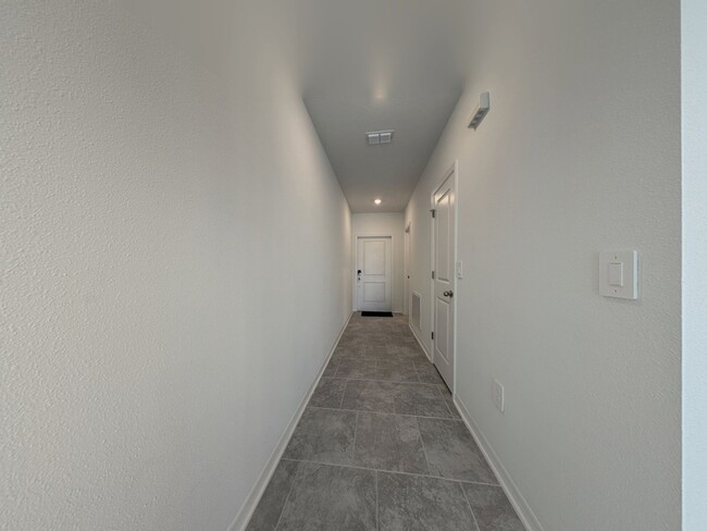 Building Photo - 1240 Tyler Lp