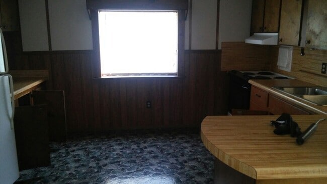 Building Photo - 2 Bedroom 1 Bathroom