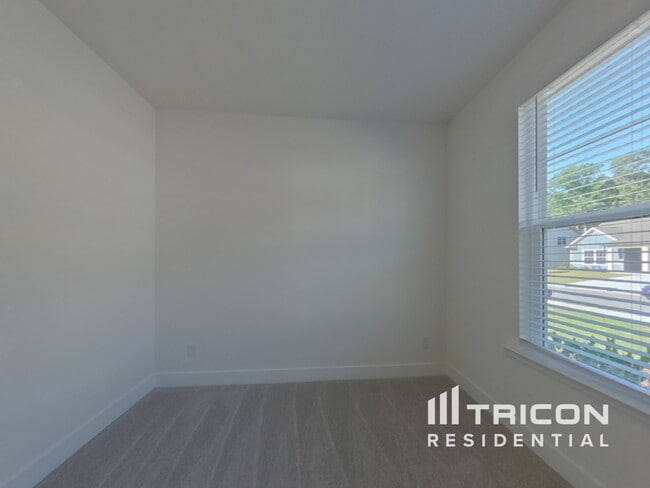 Building Photo - 65 Mayhaw Pt