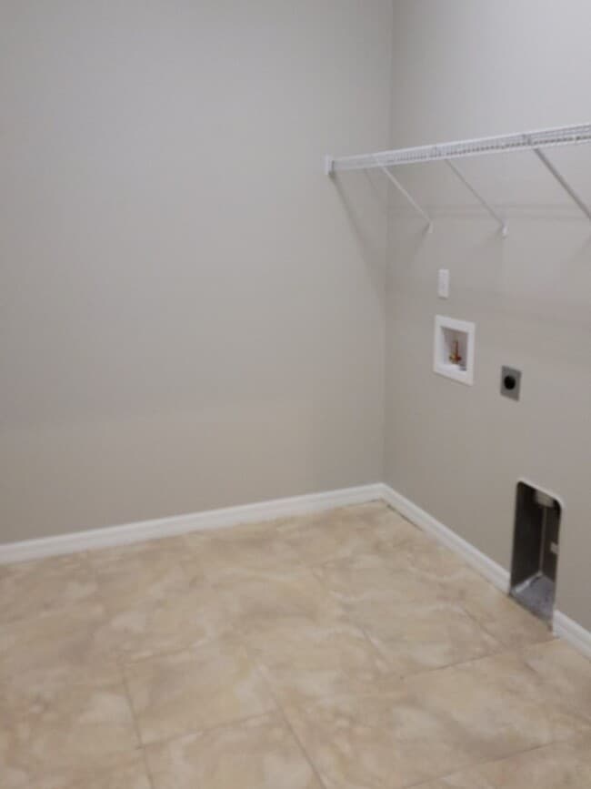 Building Photo - Make This Apopka Beauty Your Home