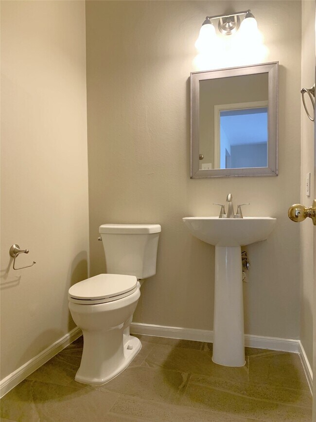 Building Photo - 4411 W Thunderwood Cir