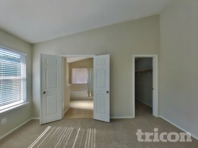 Building Photo - 347 Foster Ln