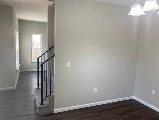 Building Photo - Beautiful 3 bedroom 2.5 bathroom home in C...