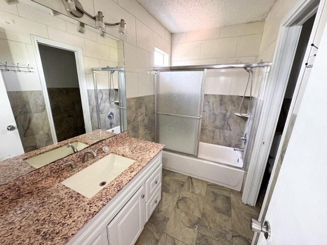 Building Photo - 11701 Hidden Quail Dr