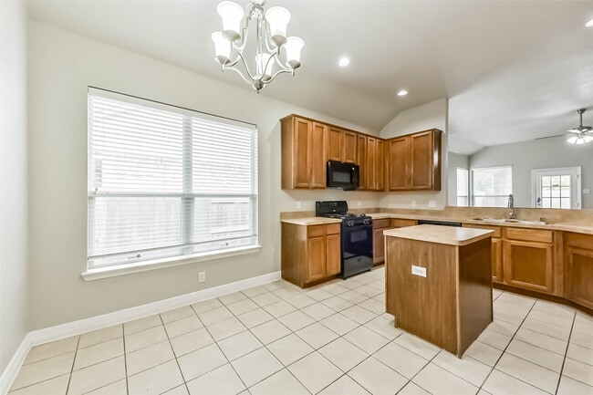 Building Photo - 21617 Horseshoe Dr