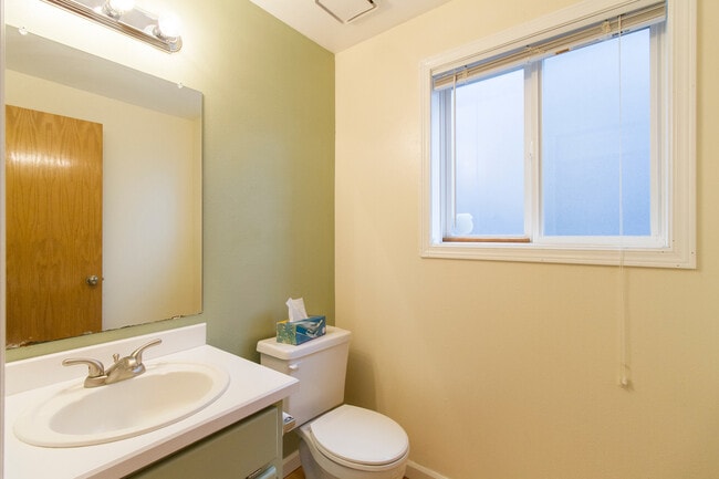 Building Photo - Lovely Corner Home in Quiet Neighborhood w...
