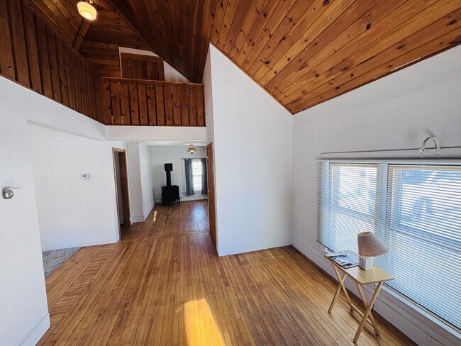 Building Photo - 240 Pine St