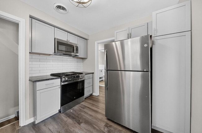 Building Photo - 17136 Birchcrest Dr