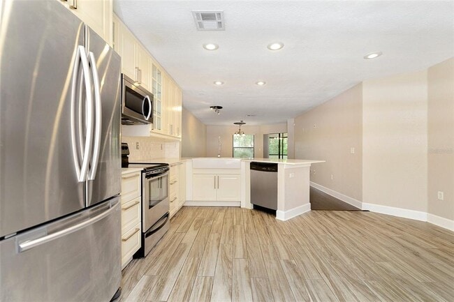 Building Photo - 7711 Sugar Bend Dr