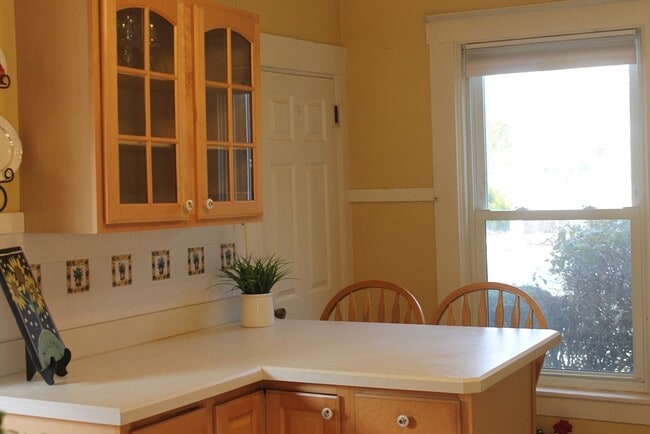 Building Photo - 112 Cottage St