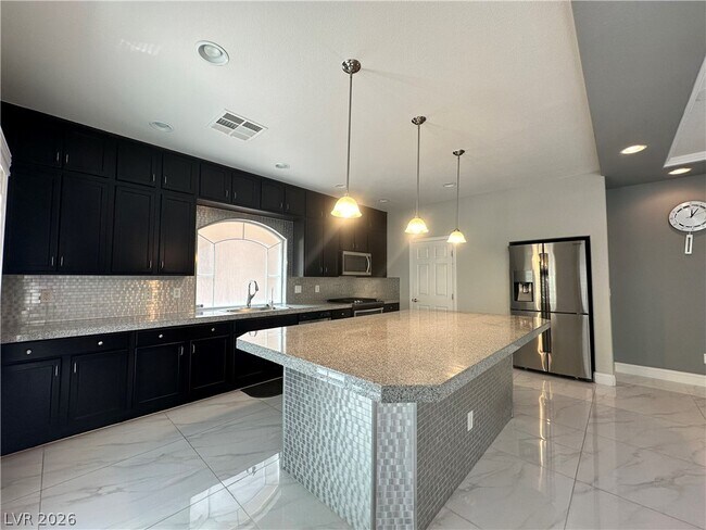 Building Photo - 5937 Gordon Creek Ave