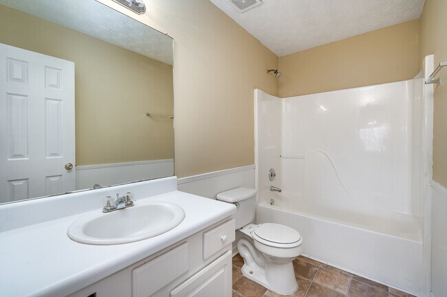 Building Photo - Gorgeous 4-bedroom, 2.5-bathroom home
