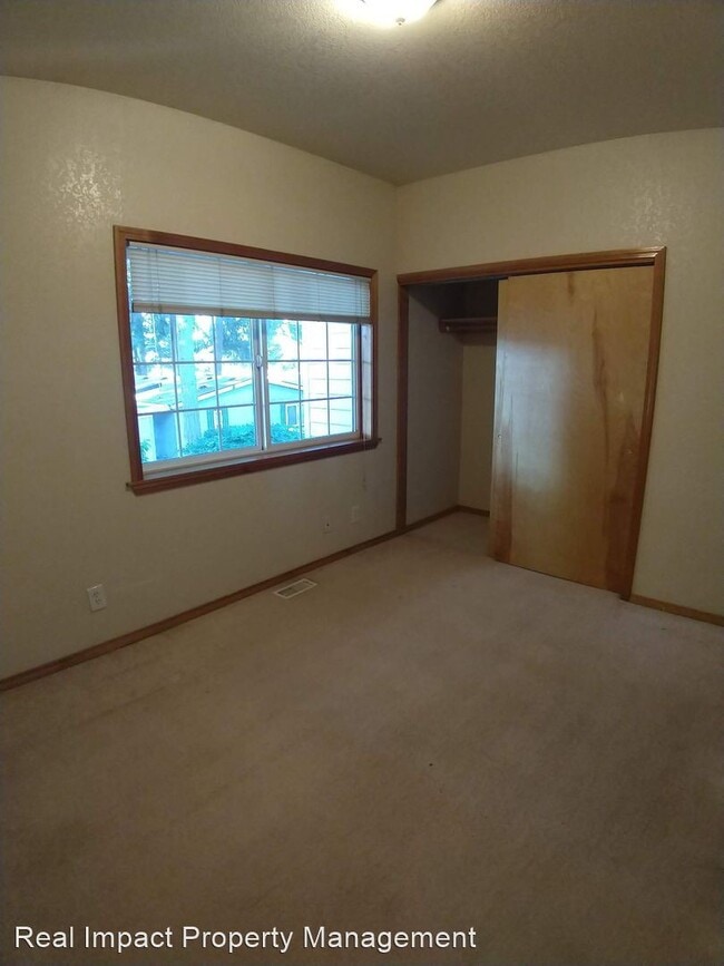 Building Photo - 4910 51st Ln SE