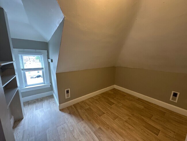 Building Photo - 1555 Hunter Ave