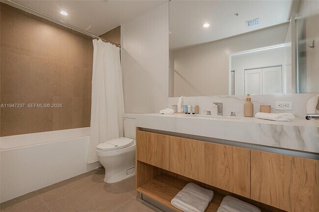 Building Photo - 11 NE 6th St