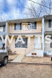 Building Photo - 2 Bedroom Southside Townhouse