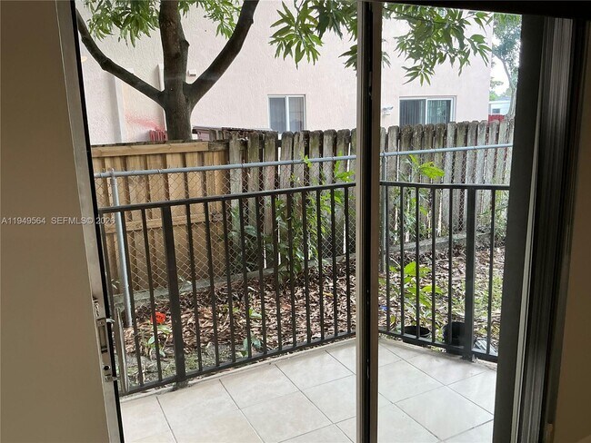 Building Photo - 206 NE 3rd St