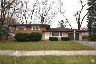 Building Photo - 5925 W 91st St