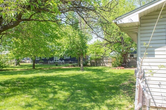 Building Photo - 2309 Highland Dr