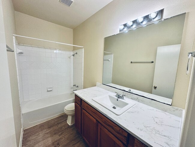 Building Photo - 2873 Southampton Way