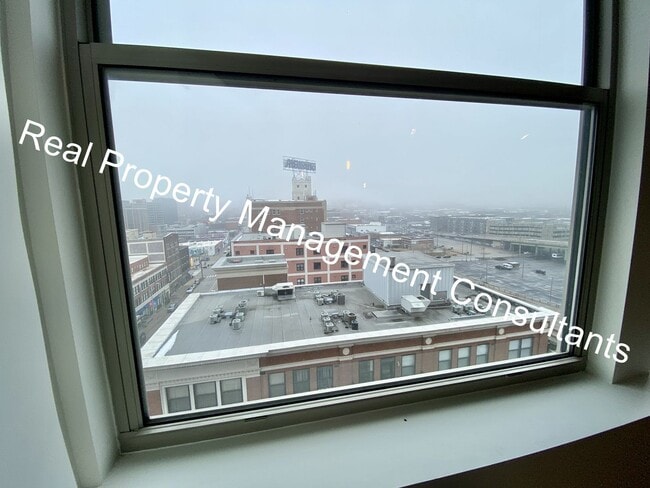 Building Photo - Move In Special 2-Bedroom  in Western Auto...