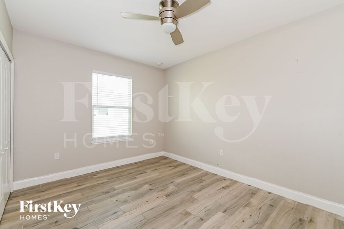 Building Photo - 1215 SW 11th Pl