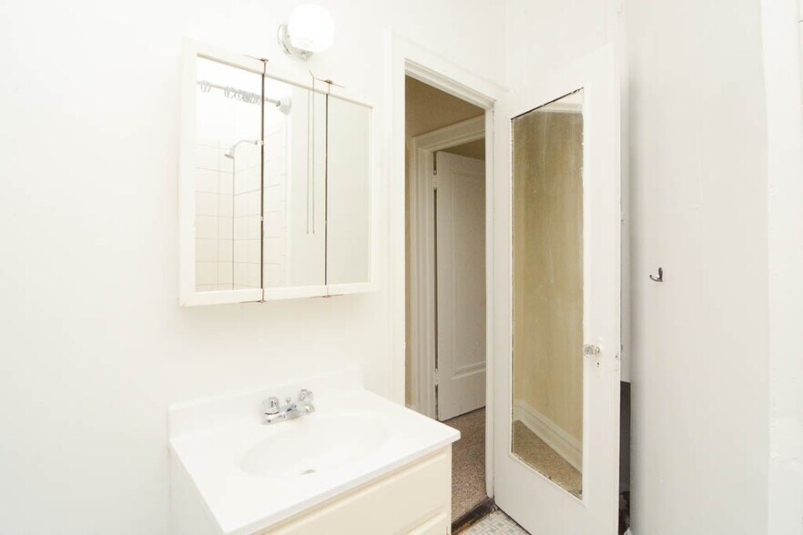 Building Photo - 4842 N Damen Ave