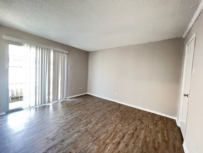 Building Photo - 8928-8928 Greenmound Ave