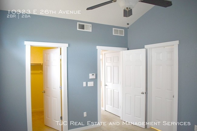 Building Photo - Stapleton Carriage Home for Rent!
