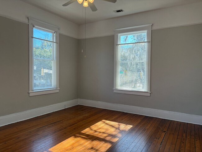 Building Photo - Beautiful Downtown Apartment