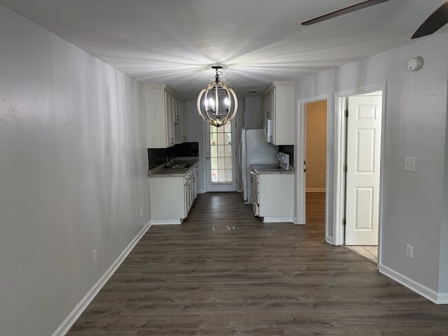 Building Photo - 2052 Darnell Cir