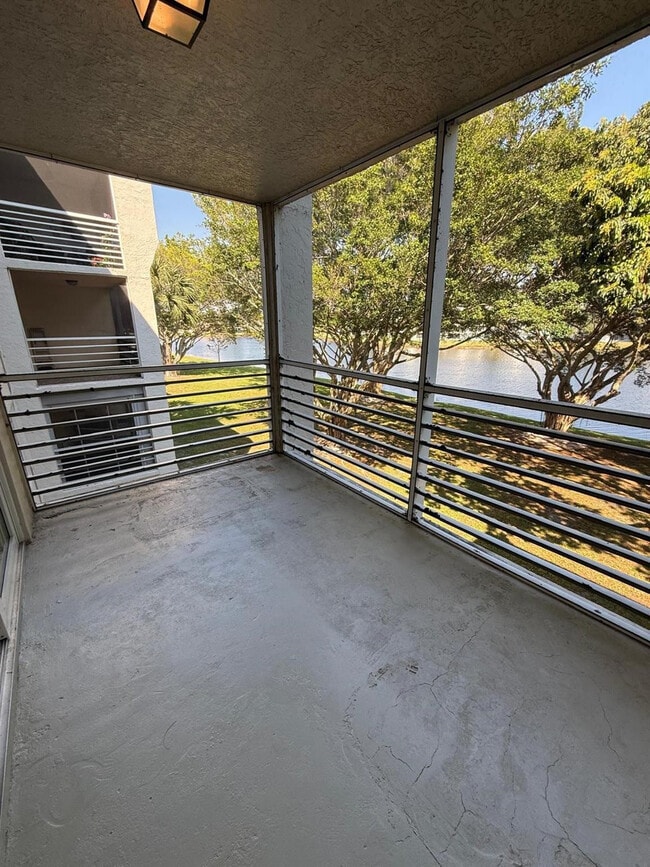 Building Photo - 9430 Poinciana Pl