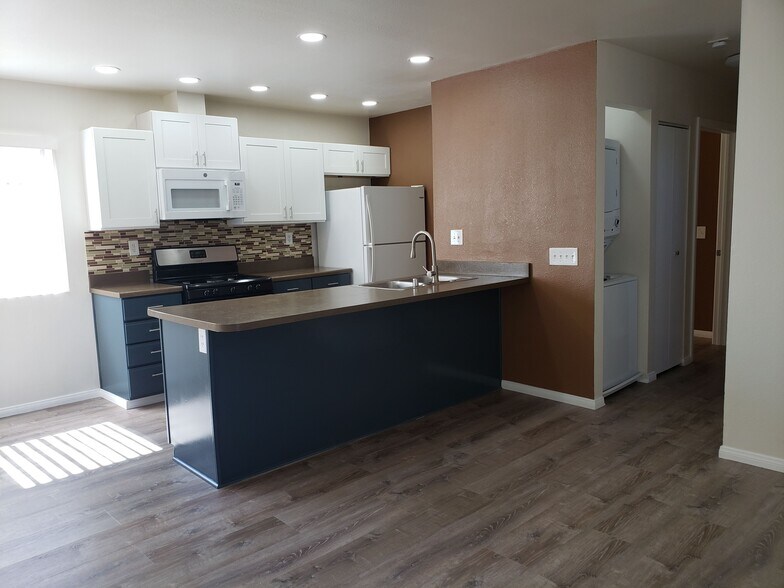 Building Photo - 1261 Victor St