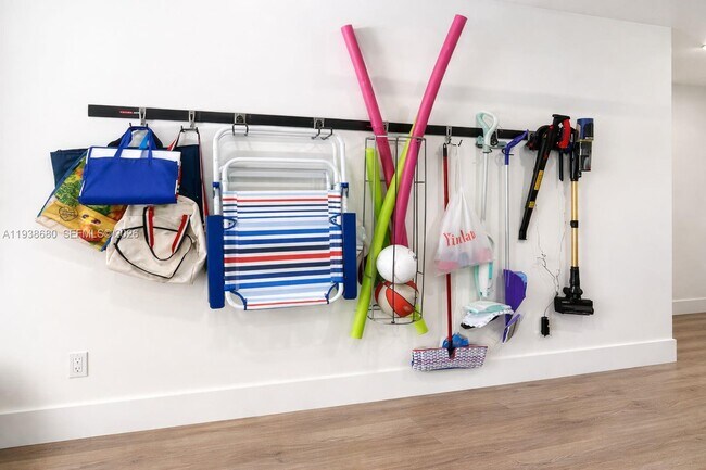 Building Photo - 3540 NE 28th Ave