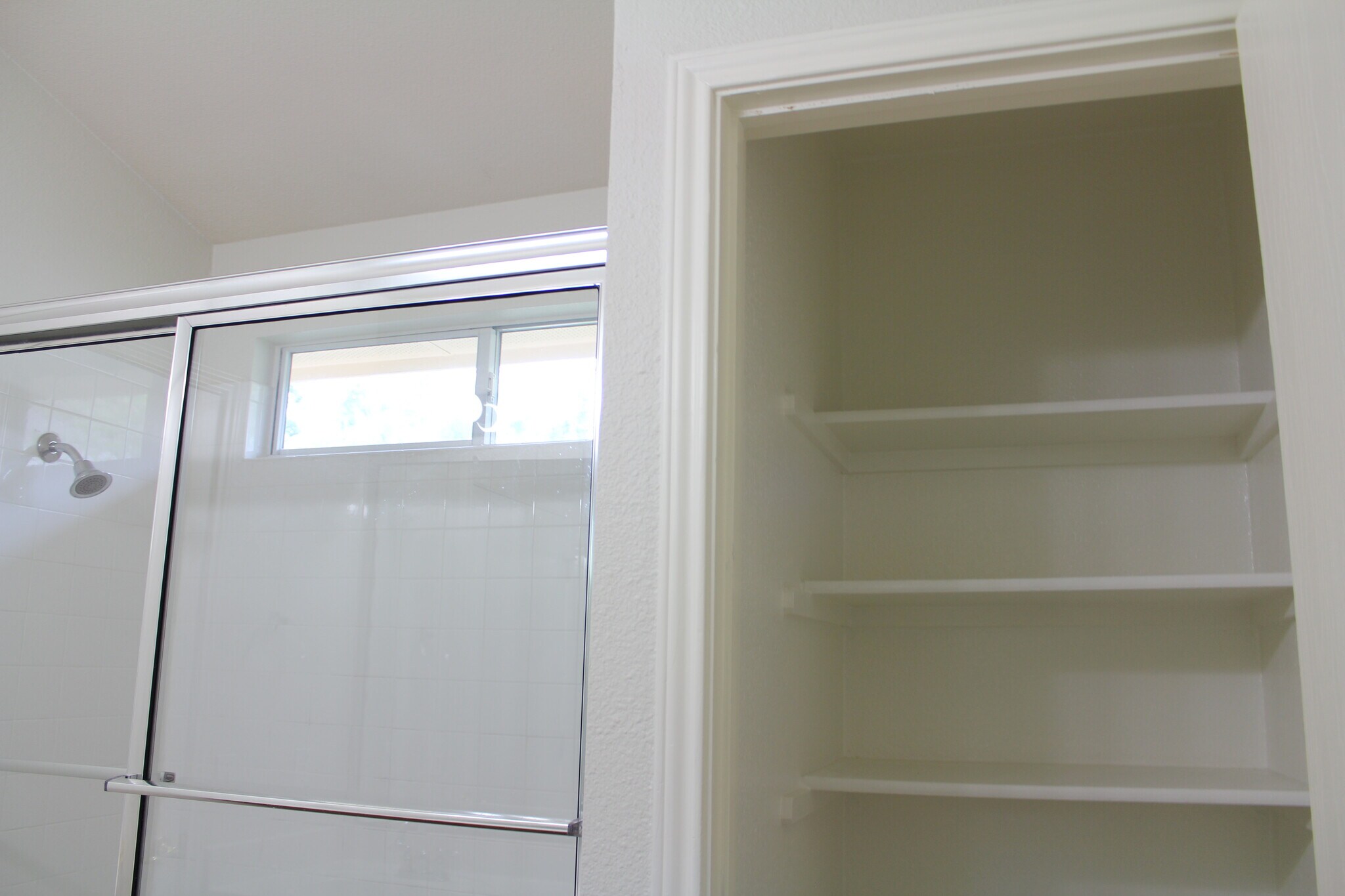Master bathroom - 5605 Bentsen Ln