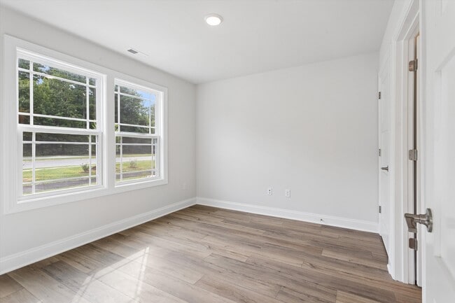 Building Photo - 105 Bracewell Ln
