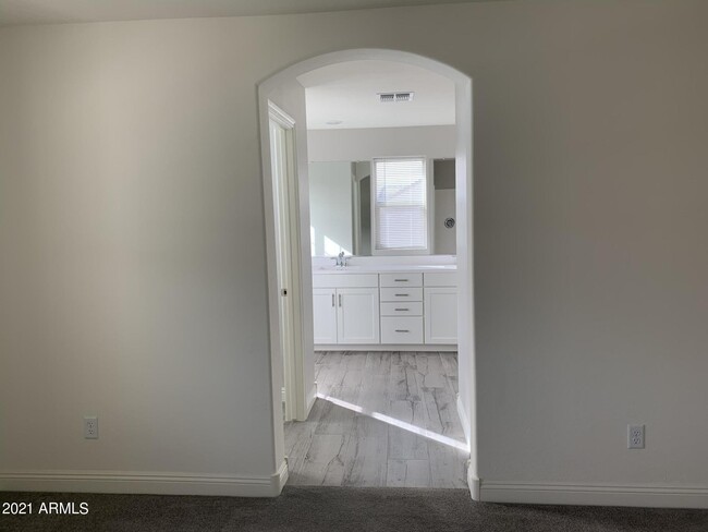 Building Photo - 9817 E Specter Dr