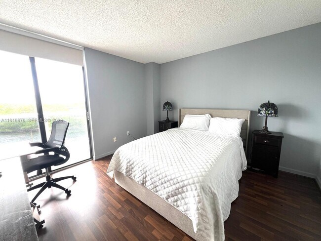 Building Photo - 20515 E Country Club Dr
