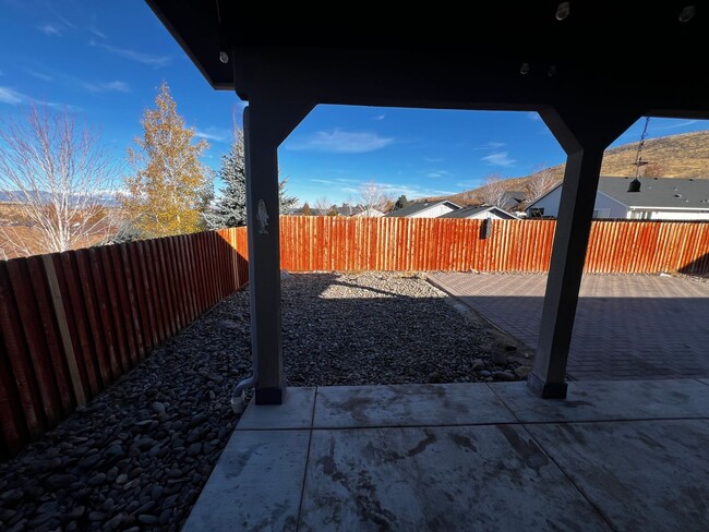 Building Photo - 3/2/2 Home in Pine View Estates, Gardnerville