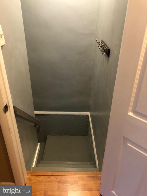 Building Photo - 8550 Tolbut St