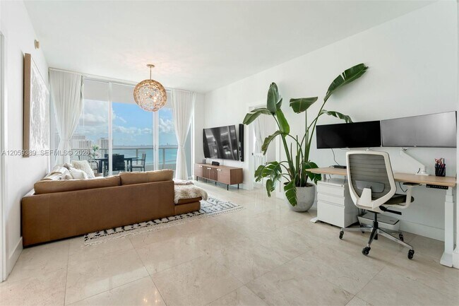 Building Photo - 900 Biscayne Blvd