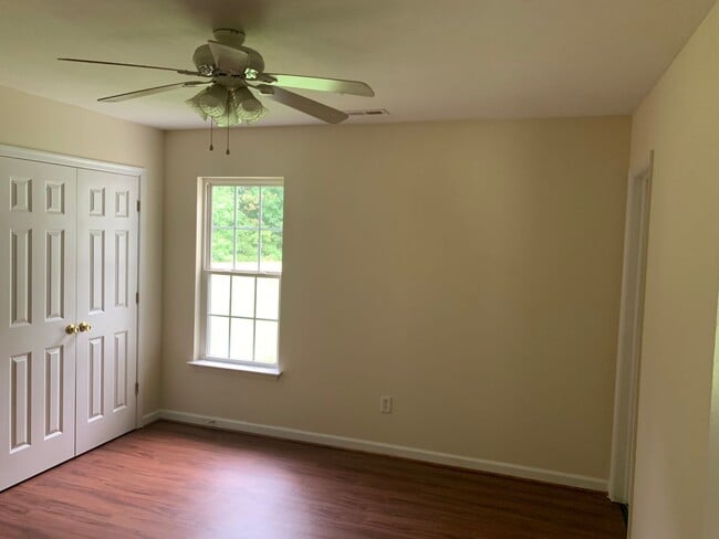 Building Photo - Elegance in Elizabeth City!