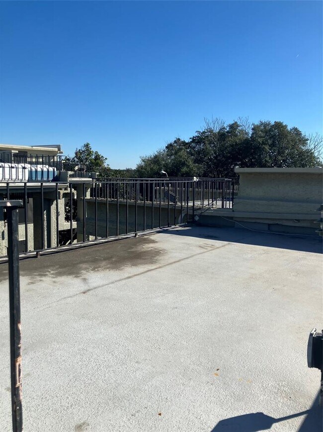 Building Photo - 5914 Lago Vista Way