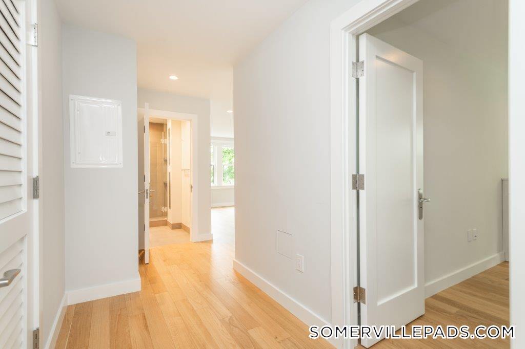 Building Photo - 123 Highland Ave