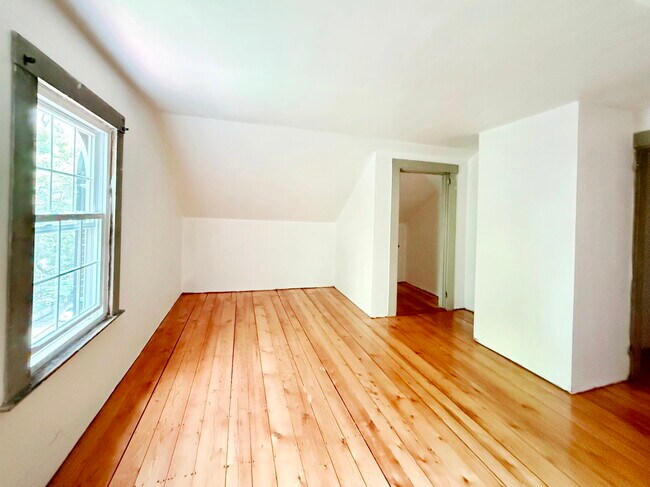 Building Photo - 36 Maple Ave