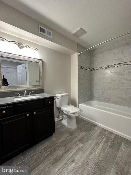 Building Photo - 1003 Oswego Ct