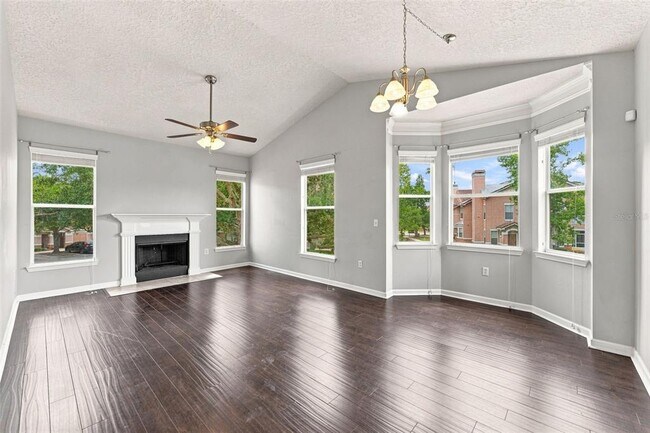 Building Photo - 10436 Villa View Cir