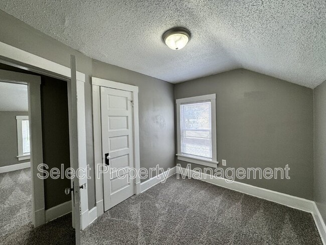 Building Photo - 454 Kinnaird Ave